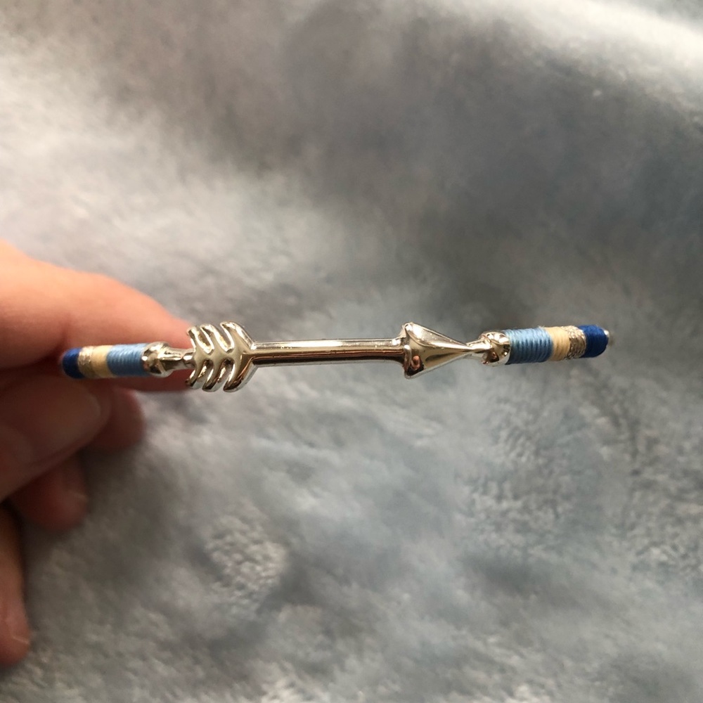 Arrow cuff bracelet